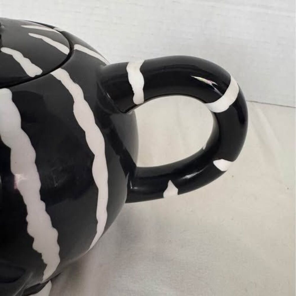 Burton+Burton,Chester the Cat,Teapot w/ Lid, Ceramic w/ Black & White Stripes - Picture 5 of 9